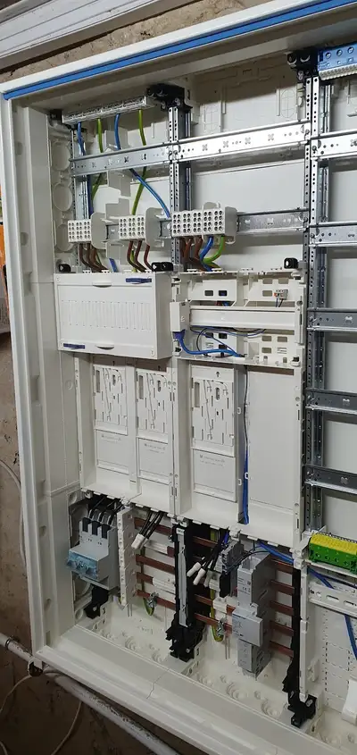 Moderner Zählerschrank Installation von Guido Arnoldi - professionelle Elektrotechnik in Trier